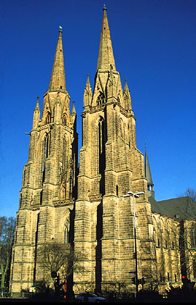 Datei:Elisabethkirche Marburg.jpg