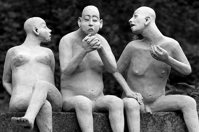Datei:Körpersprache Gestik Statuen.jpg