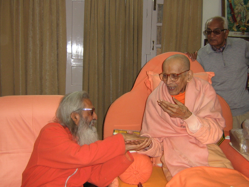 Datei:Swami Nityananda Swami Chidananda.jpg