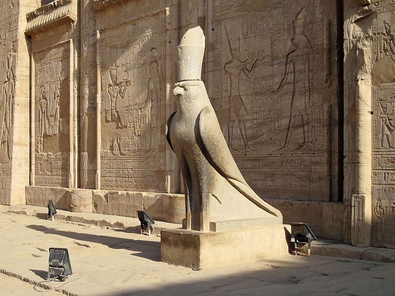 Datei:Edfu Tempel Behedeti Hadit Horus22.jpg