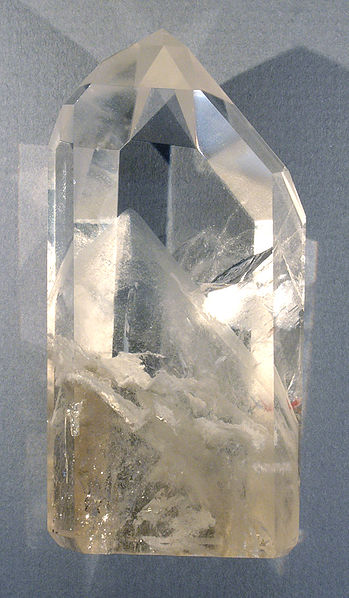 Datei:Kristall Bergkristall Phantomquarz.jpg