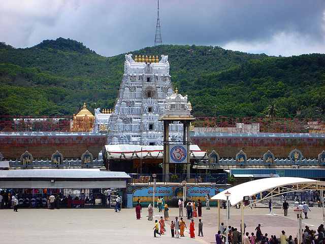 Datei:Venkateswara Tirupati Tempel.jpg
