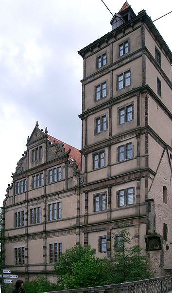 Datei:354px-Lemgo Schloss Brake Fassade.jpg
