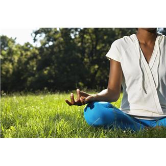 Datei:Frau in Meditation.jpg