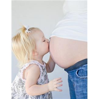 Datei:Schwangerschaft Geburt Bauch Maedchen Mutter.JPG