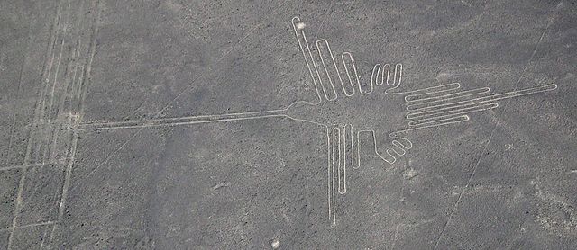 Datei:Nazca Linien Kolibri Peru.jpg