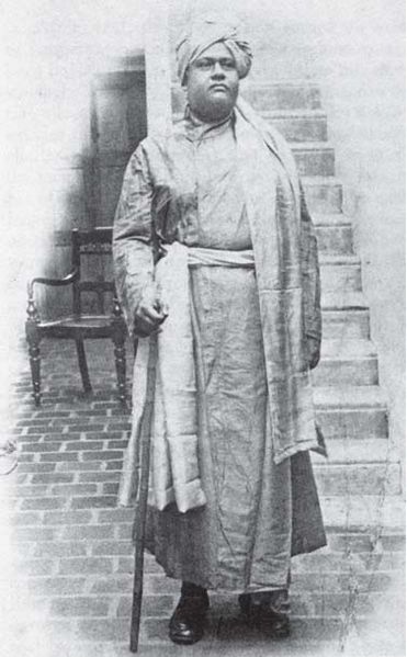 Datei:371px-Swami Brahmananda in Madras.jpg