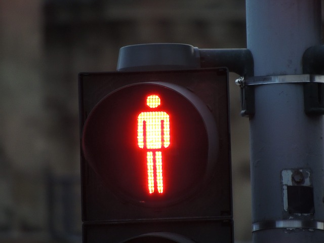 Datei:Fußgänger Ampel rot.jpg