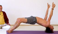 Nackenhaltung Grivasana - Yoga Pose 3.jpg