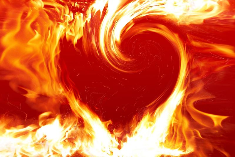 Datei:Herz Liebe Herz in Flammen Feuer.jpg