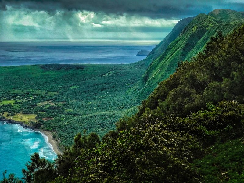 Datei:Hawaii, Meer, Berge.jpg