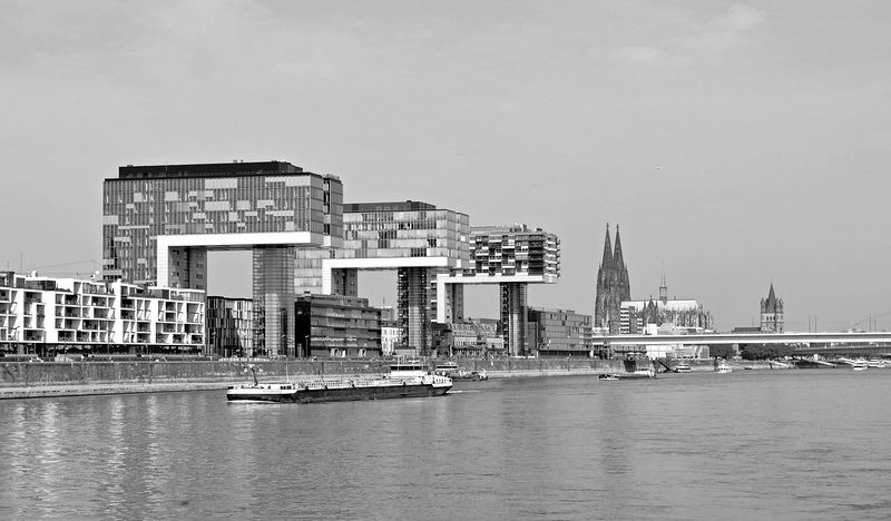 Datei:Kölner City Stadt Rhein.jpg
