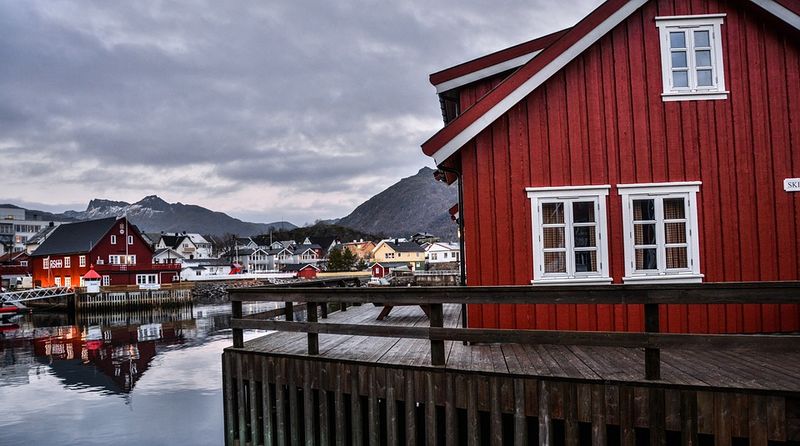 Datei:Lofoten Norwegen Norden Bewölkt.jpg