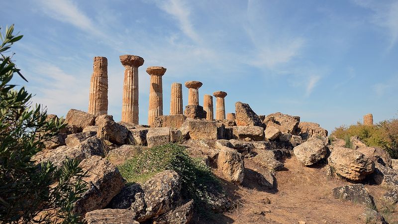 Datei:Stätte Sizilien Säulen.jpg