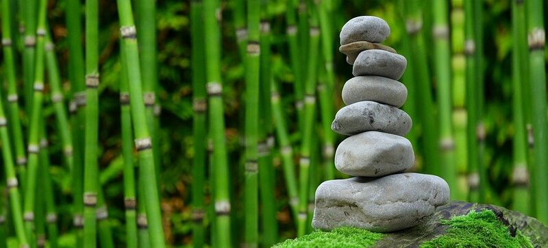 Datei:Zen-steine-garten-mönch-meditation-ruhe-bambus.jpg