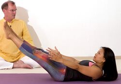 Rectus Abdomini gerade Bauchmuskeln staerken mit Yoga-Uebungen 6.jpg