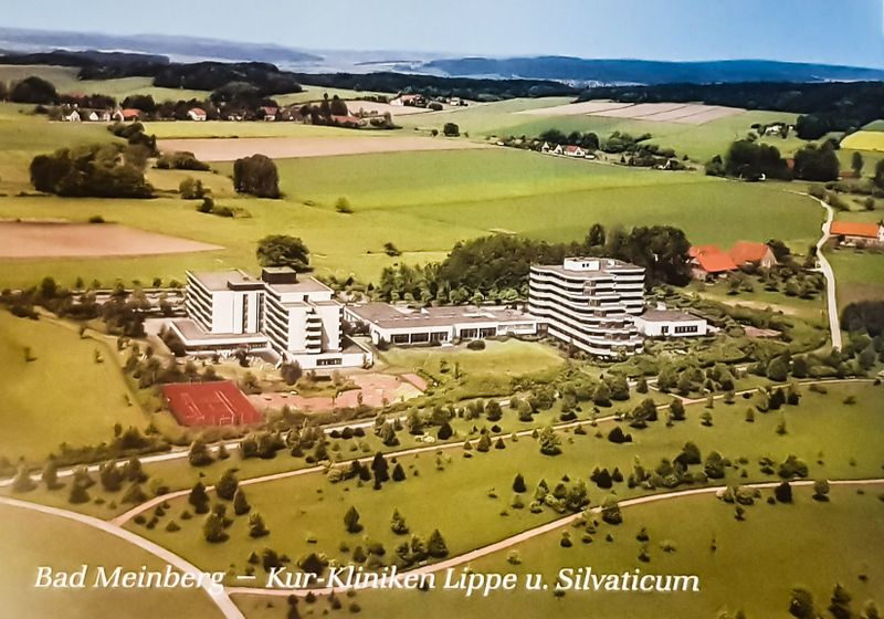 Datei:Blick vom Silvatikum zu den drei Kliniken 1970er Jahre.jpg