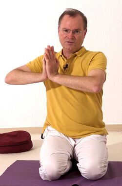 Pectoralis staerken mit Yoga-Uebungen 2.jpg