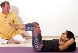 Rectus Abdomini gerade Bauchmuskeln staerken mit Yoga-Uebungen 4.jpg