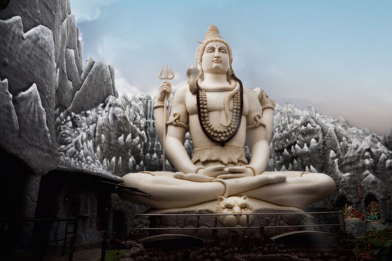 Datei:Shiva Meditation Berge.jpg