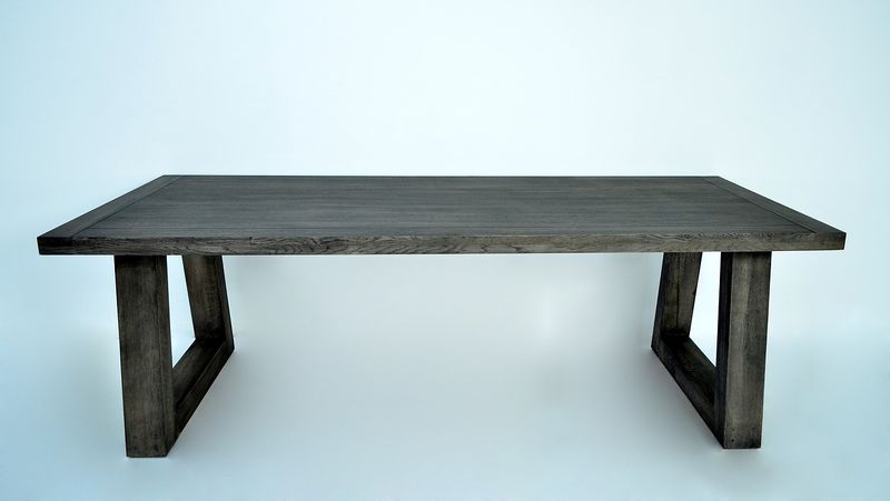 Datei:Solide Tisch Handwerk Holz.jpg