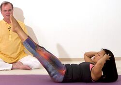 Rectus Abdomini gerade Bauchmuskeln staerken mit Yoga-Uebungen 5.jpg