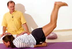 Yoga Rueckwaertsbeugen 5 Heuschrecke.jpg