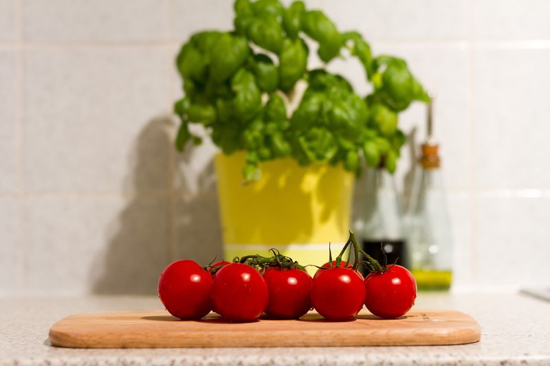 Datei:Tomaten Basilikum.jpg