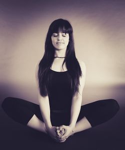 Selbstliebe Meditation Selbstheilung Yoga Frau.jpg