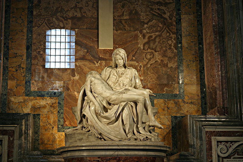 Datei:Maria - Michelangelo's Pieta.jpg
