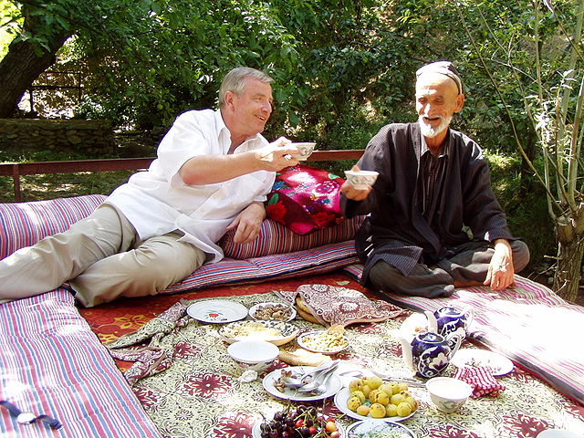 Datei:Hayat Gastfreundschaft Usbekistan.JPG