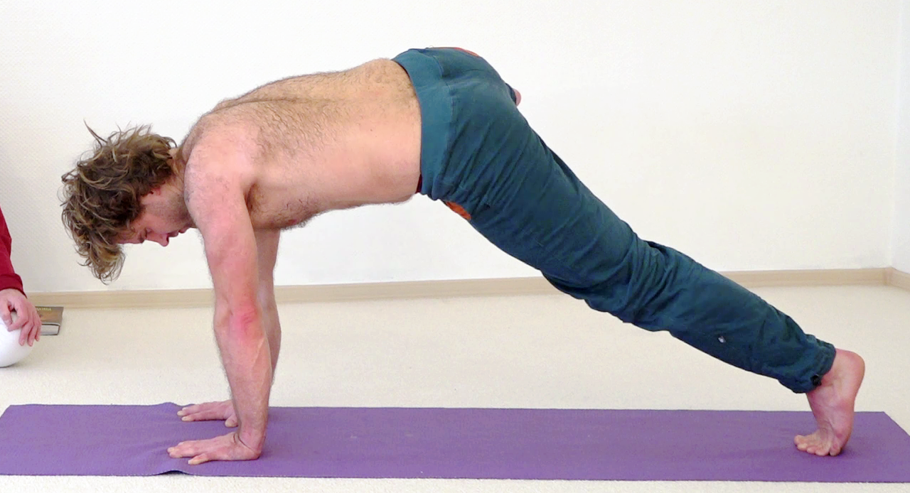 Urdhva Parshva Eka Pada Utthita Chaturanga Dandasana, Stütz mit zur Seite erhobenem Bein