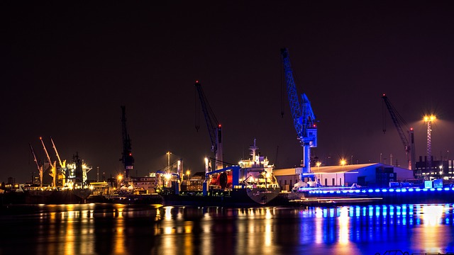 Datei:Hamburg Hafen Nacht.jpg