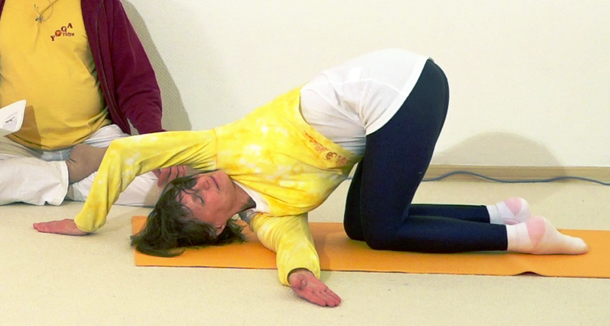 Parivritta Balasana, Drehende Stellung des Kindes