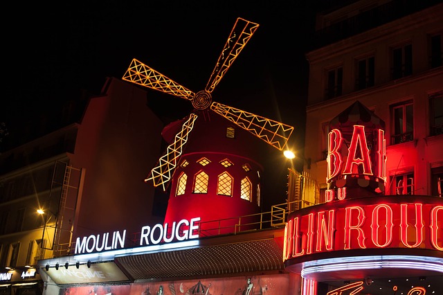 Datei:Paris Moulin Rouge.jpg