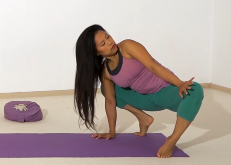 Datei:Yoga Aufwaermsequenz 4.png