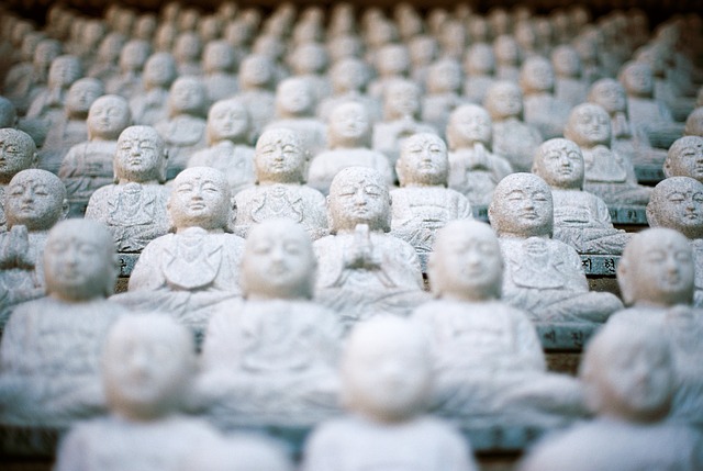 Datei:Buddha Skulpturen.jpg