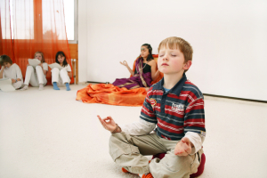 Datei:Meditation.Kinder.Yoga.02.JPG