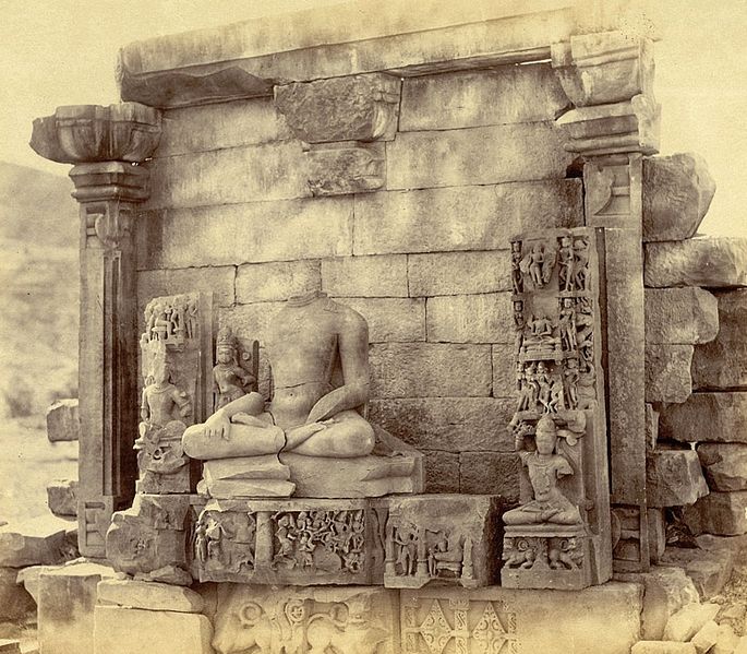 Datei:685px-Buddha Maurya Bharhut later.jpg