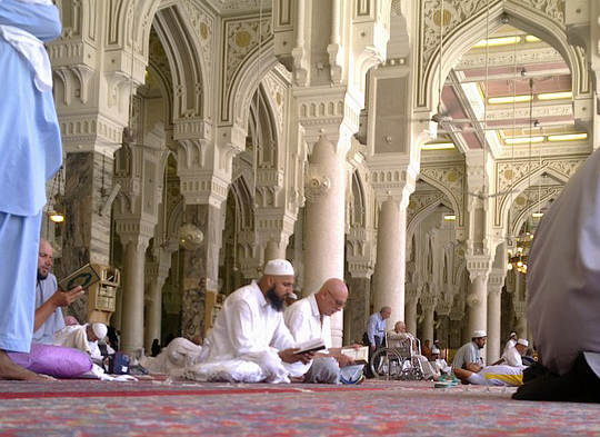 Datei:Moschee Islam spirituelle Praxis.jpg