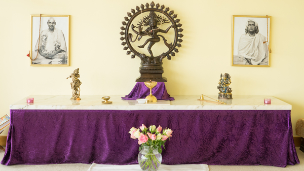 Datei:Shivalaya Altar.jpg