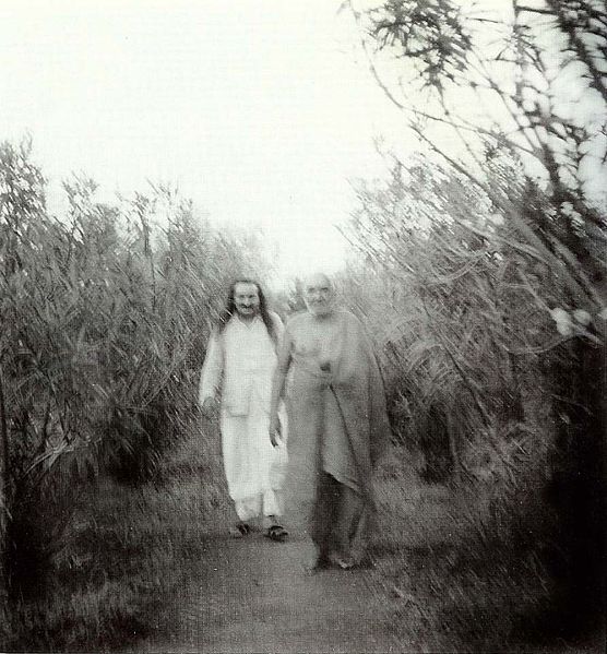 Datei:Meher Baba und Upasni Maharaj.jpg