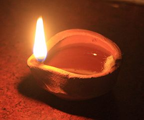 Datei:Diwali Öl Lampe Diya.JPG