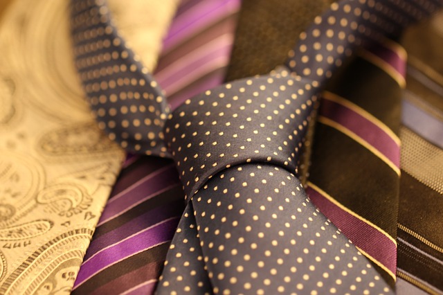 Datei:Krawatte Schlips Kleidungsstück Mann.jpg