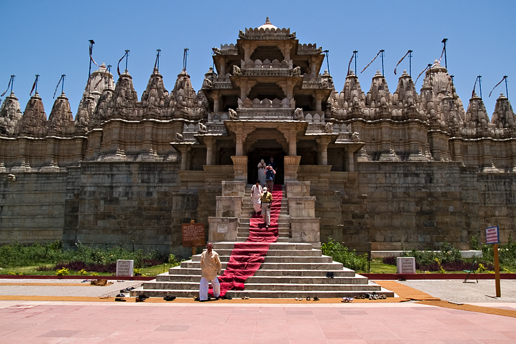 Datei:Ranakpur Tempel Jain Jainismus.jpg