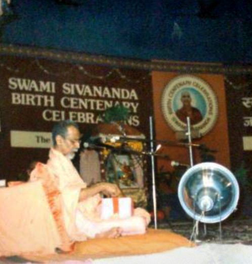 Datei:Swami Chidananda Feier 100 Geburtstag Gurudev.jpg