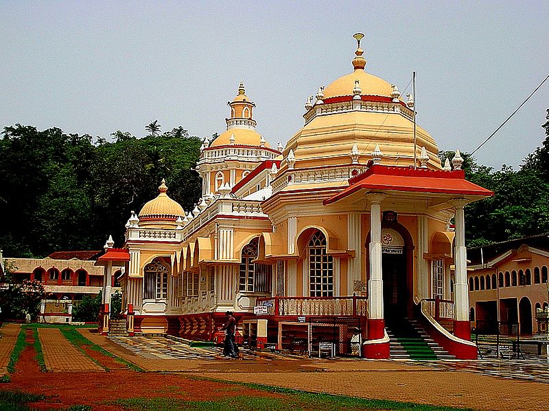 Datei:Mangeshi Tempel Goa.jpg