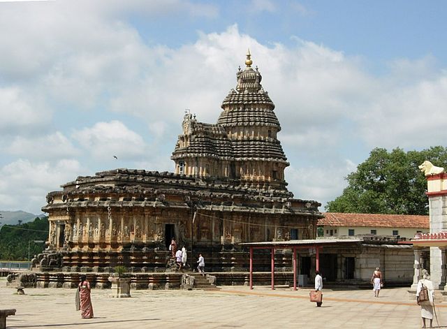 Datei:Vidyashankara Tempel in Shringeri.jpg