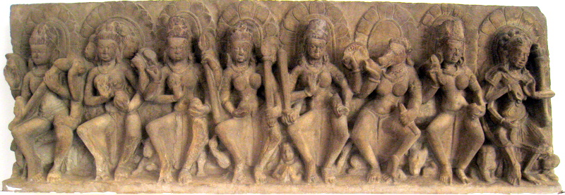 Shiva links mit Brahmani, Maheshvari, Kaumari, Vaishnavi, Varahi, Indrani; Stein Skulptur aus dem National Museum, New Delhi, Indien.