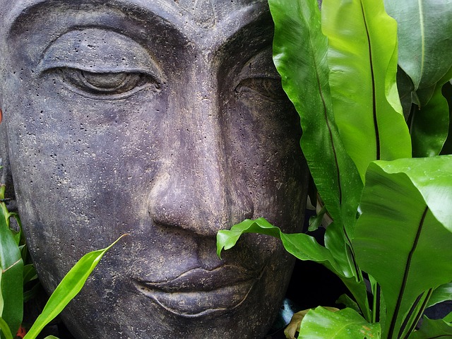 Datei:Zen Buddha Mönch Meditation Achtsamkeit.jpg
